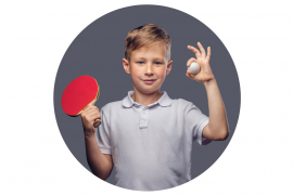 <a href="https://ru.freepik.com/free-photo/redhead-schoolboy-dressed-in-a-white-t-shirt-holds-a-ping-pong-racquet-and-ball-in-a-studio-isolated-on-gray-background_29506004.htm#query=%D0%BD%D0%B0%D1%81%D1%82%D0%BE%D0%BB%D1%8C%D0%BD%D1%8B%D0%B9%20%D1%82%D0%B5%D0%BD%D0%BD%D0%B8%D1%81&position=10&from_view=search&track=ais">Изображение от fxquadro</a> на Freepik