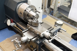 Внедрённое  приспособление, позволившее сократить время обработки партии изделий в два раза: с двух до одной смены. Фото Александра Барыкина