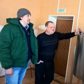 Роман Панфилов, Алексей Безухов, Сергей Сидоров обсуждают достоинства биоризатора