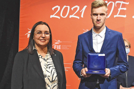 Кирилл Тюлюков на церемонии награждения в рамках конгресса FIE. 27 ноября, Лозанна