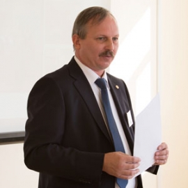 Сергей Мелешкин на управленческой сессии по корпоративным коммуникациям холдинга «СОЦИУМ». Автор фото: Александр Омельянчук