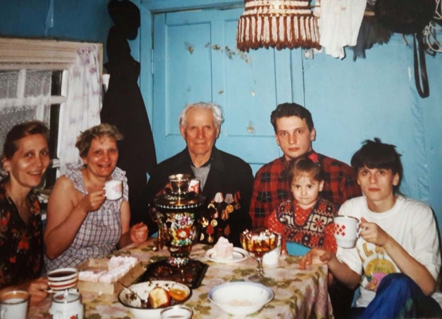 В центре - А.И. Трофимов и его внук Дмитрий Захаров