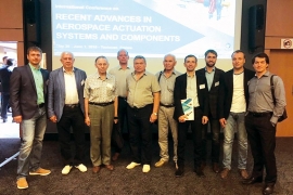 Сотрудники АПЗ и АПКБ в составе российской делегации. Франция, г.Тулуза.  Фото из архива В. Сухорукова