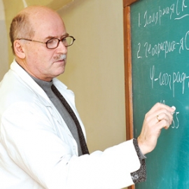 Занятие ведёт начальник КБ-14 Сергей Дядин. Фото Елены Галкиной