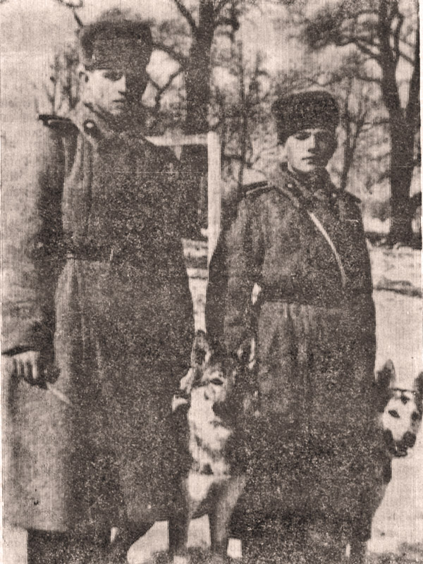 Ветеран А.Н. Антипин слева. 1944 г.