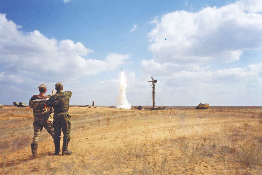 Запуск ракеты ЗРС С-300 на полигоне «Ашулук»