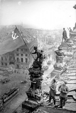 Знамя Победы над Рейхстагом (фото Халдея)