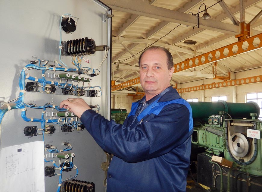 Михаил Крошкин, электромонтер по ремонту оборудования электротехнического участка (ЭТУ) службы главного энергетика АПЗ