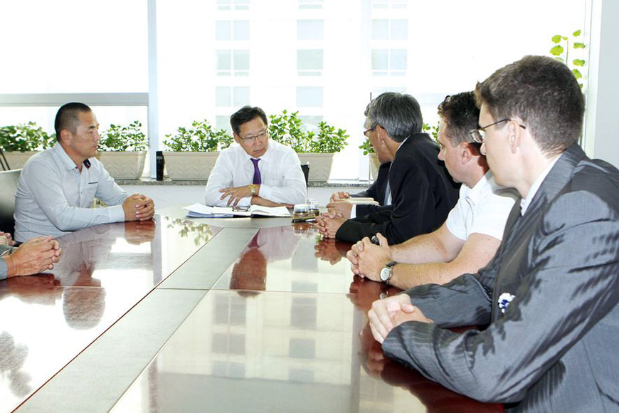 Встреча делегации АО «АПЗ», сотрудников компании ХХК «Дэд Бутэц Инженеринг» с начальником секретариата губернатора Улан-Батора, генеральным менеджером Т. Гантумуром