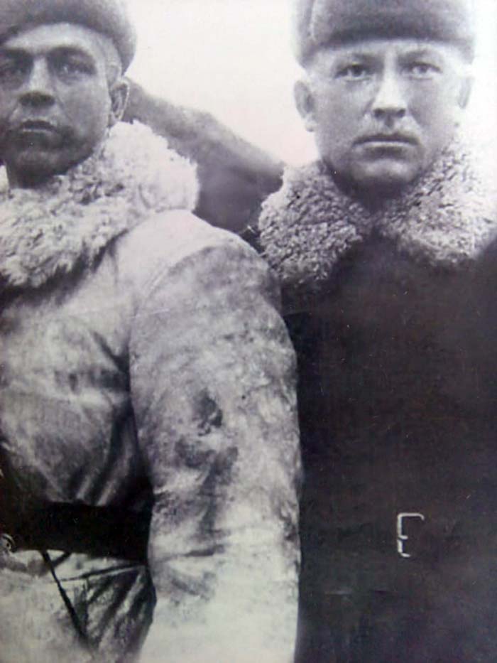Георгий Захарович Подчайнов  - справа