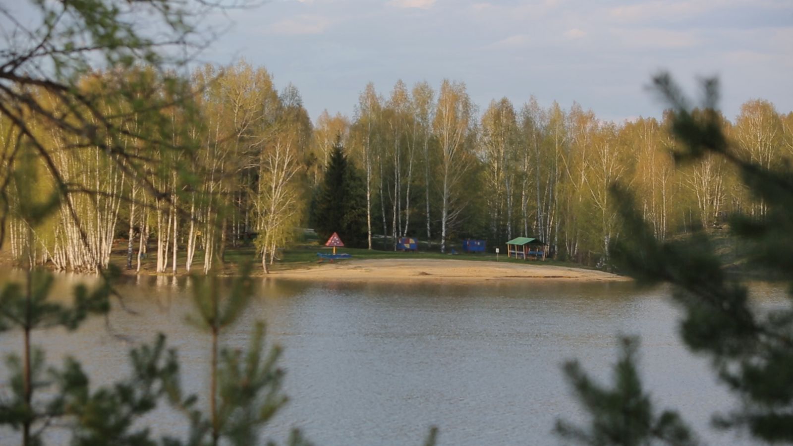 Профилакторий «Морозовский» расположен на берегу чистейшего озера