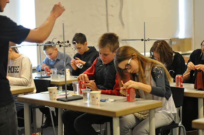 Программа «Урок в музее» создана специально в поддержку школьной программы по физике для 7-9 классов. Фото: experimentanium.ru