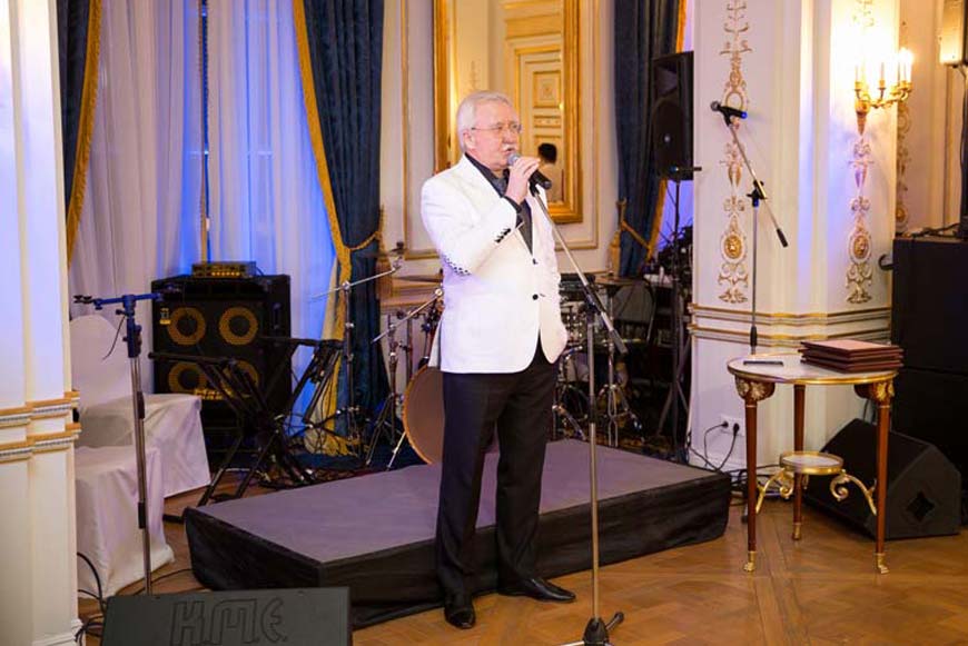 Бенефициар холдинга «Социум» Игорь Ашурбейли открыл торжественную часть новогоднего праздника