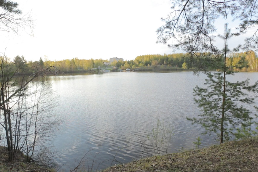 Профилакторий «Морозовский» расположен на берегу чистейшего озера в окружении смешанного леса 
