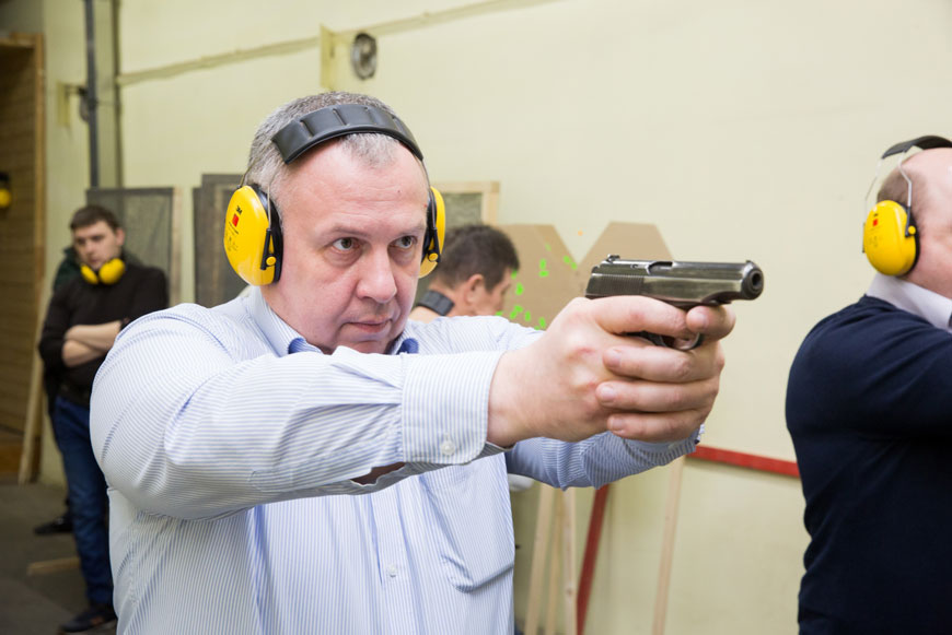 Дмитрий Шадров на соревнованиях по стрельбе сотрудников ЧОП «ВПК-Безопасность»