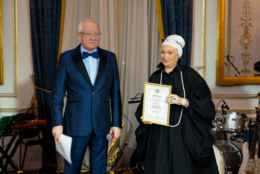 Игорь Ашурбейли и Эмма Харламова на новогоднем вечере «СОЦИУМА». Декабрь 2022 года