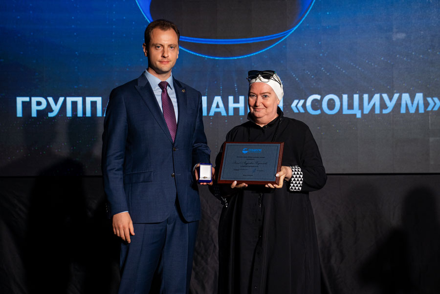 Игорь Ильин и Эмма Харламова на XI Конференции руководящего состава Холдинга «СОЦИУМ». Июнь 2025 года