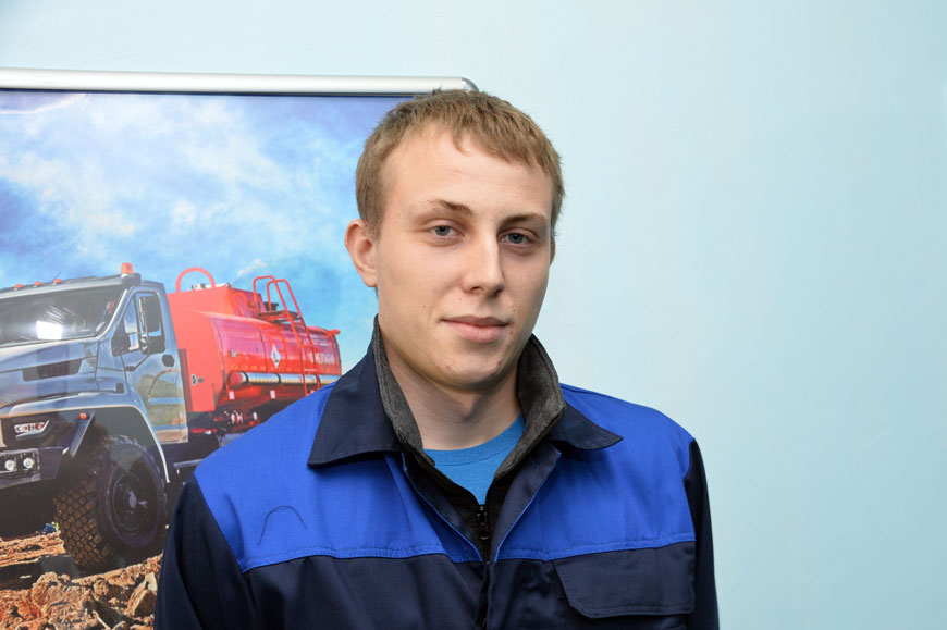 Дмитрий Кукушкин, наладчик станков и манипуляторов с ПУ цеха №56