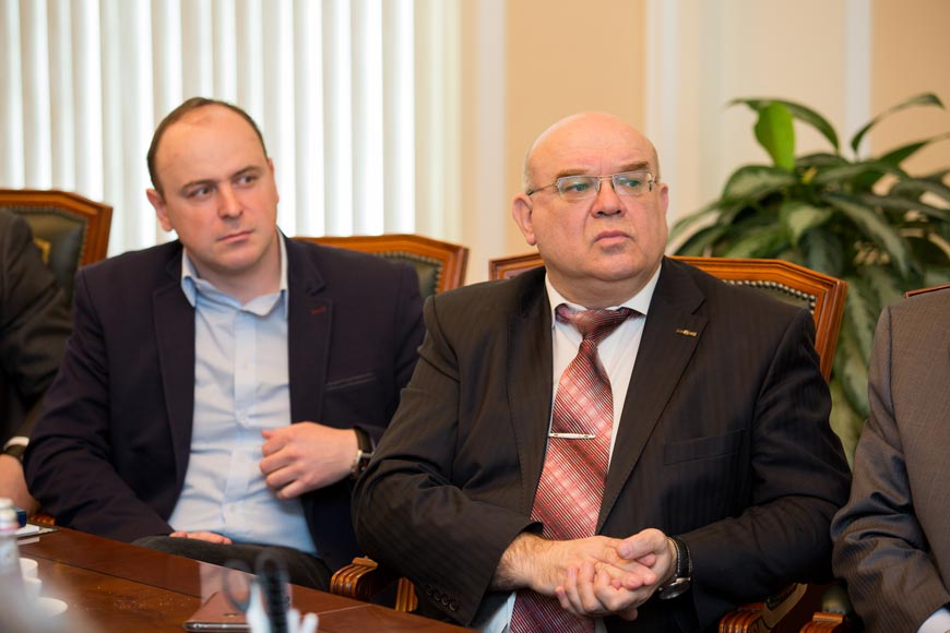И.Ф. Шкаров (слева) и И.В. Косяк