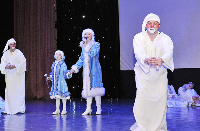 Шоу-балет «Карамель»  представил необычный «Танец рук»