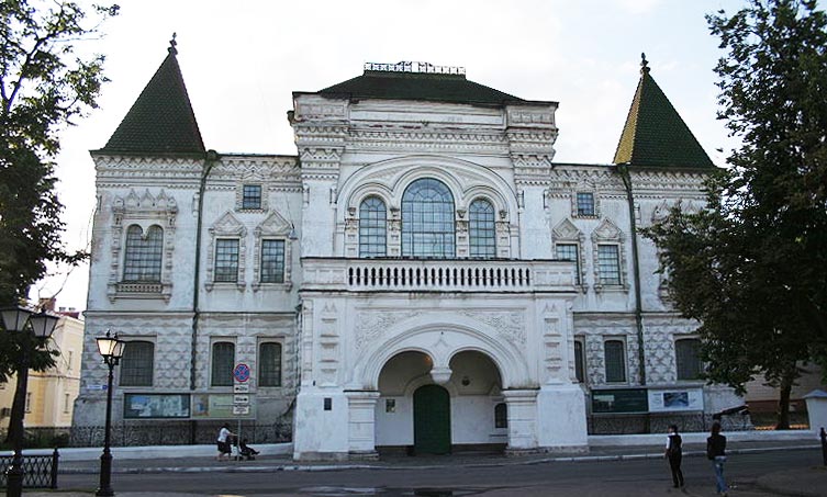 Здание Романовского музея