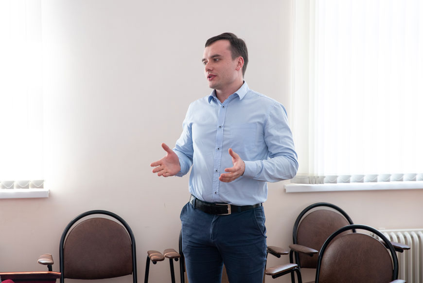 Начальник лаборатории пьезокерамических пленок Алексей Храмцов рассказывает об устройствах на основе пьезоактюаторов
