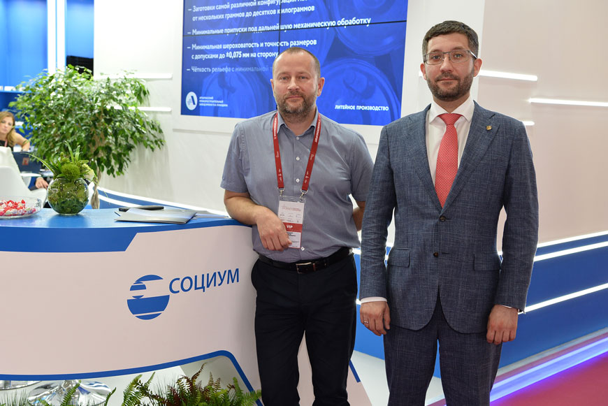 Андрей Капустин, генеральный директор АО «АПЗ» и Руслан Ашурбейли, генеральный директор АО «Социум-А» 