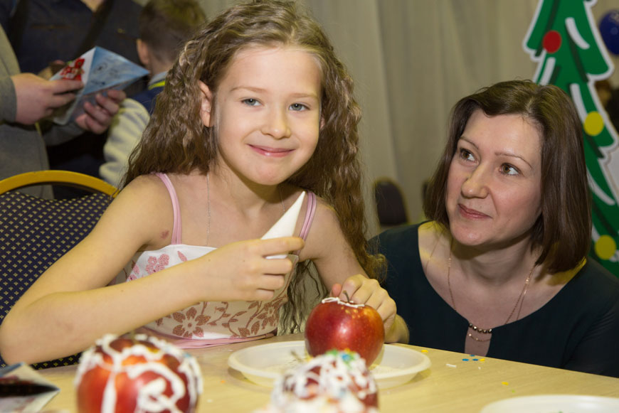 Таня, 7 лет, дочь Натальи Рязанцевой («Асгард»), став взрослой, намерена научиться печь торты